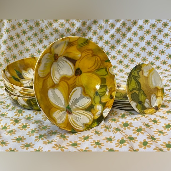 Other - Vintage MCM yellow and white floral fiberglass salad bowls and coasters